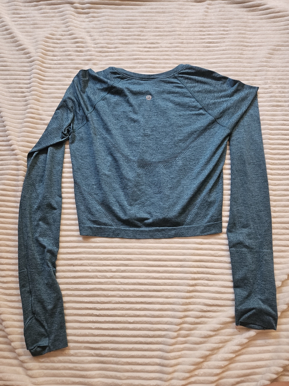 lululemon athletica Women's Long Sleeve Crop Top in Teal